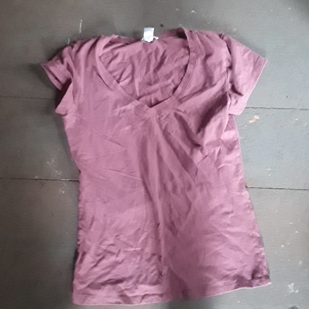 Plain v neck tee